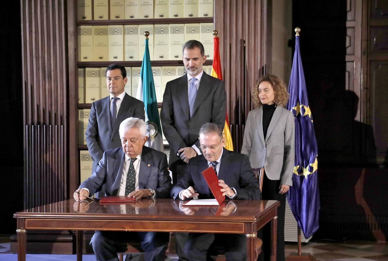 El Rey Felipe VI preside en Sevilla el acto central del II Foro de Gobiernos Locales